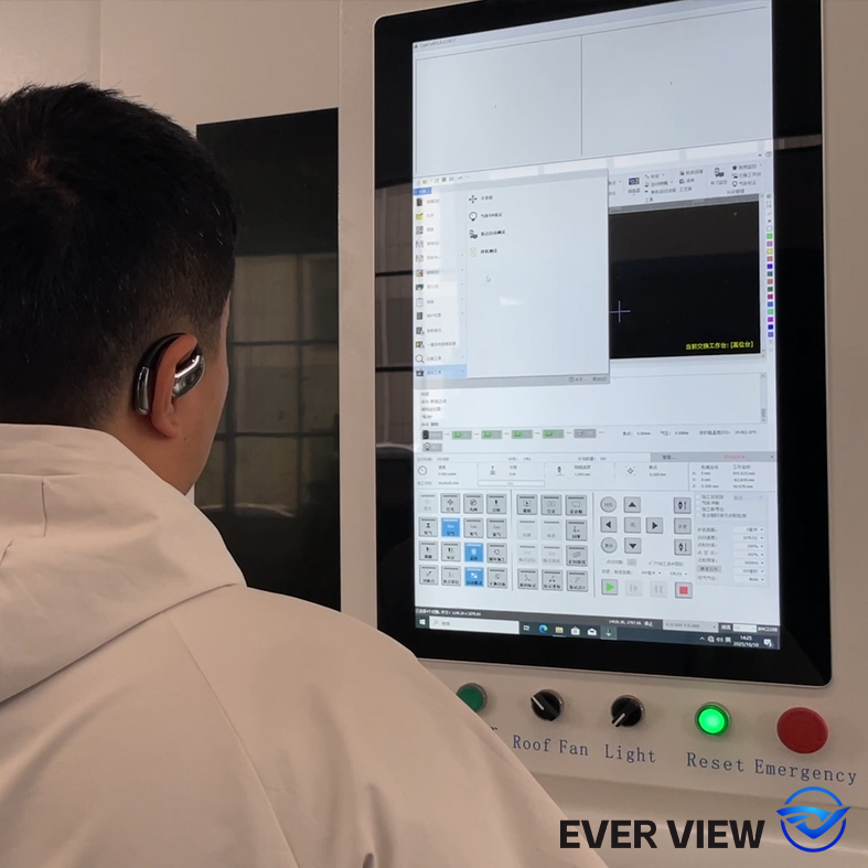 La nouvelle génération de machines de découpe laser intelligentes EVER VIEW est mise en ligne, mettant à niveau les capacités de surveillance à distance pour la compatibilité avec l'Industrie 4.0.