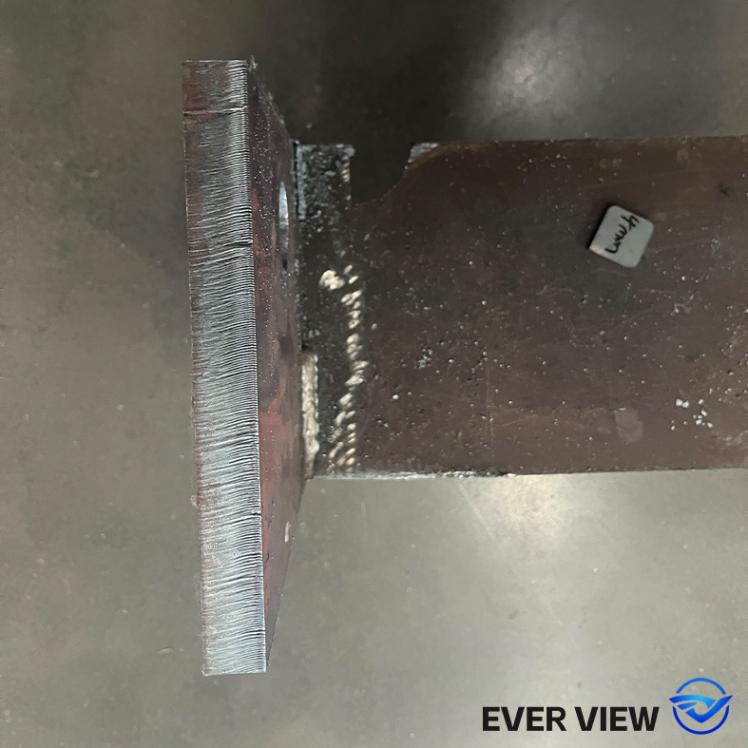 Les machines de découpe laser facilitent le traitement des structures en acier du bâtiment ; EVER VIEW réalise une découpe efficace et précise des matériaux épais.