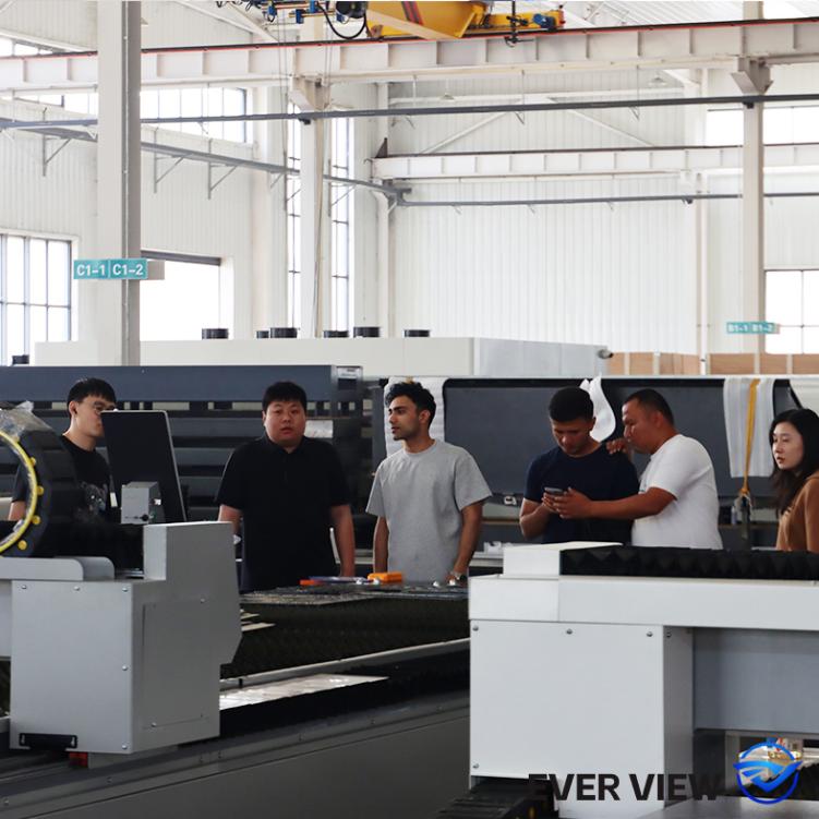 Les machines de découpe laser EVER VIEW livrées par lots aux entreprises locales, soutiennent la mise à niveau technologique dans l'industrie manufacturière